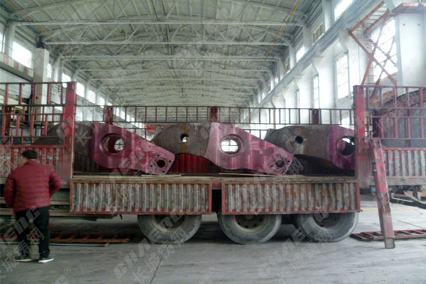 立磨搖臂5套鑄從大型鑄鋼件加工廠發貨