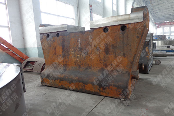 長城鑄鋼132噸大型砧座順利發貨