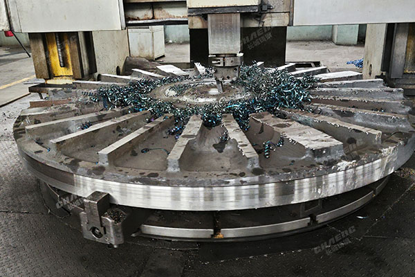 大型鑄件在選用材質是是選用鑄鋼件好還是鑄鐵件好？